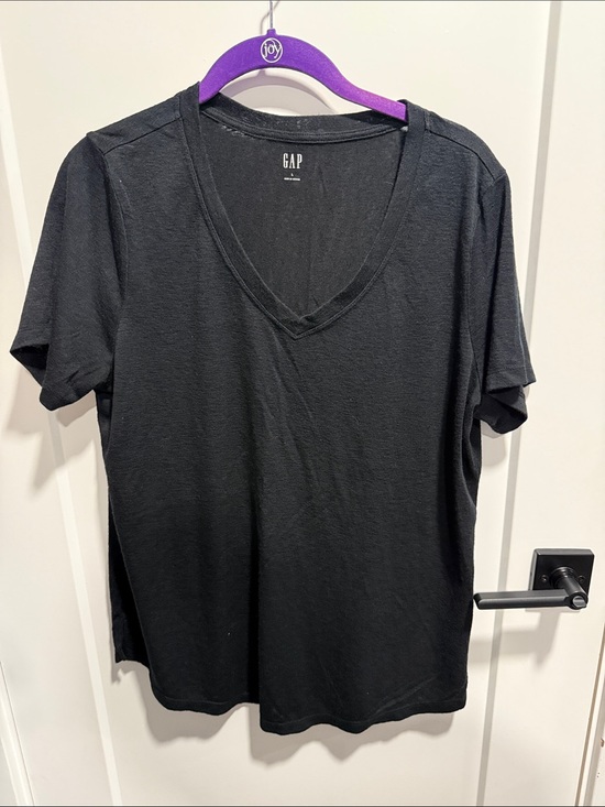 GAP Tops - GAP Black V-Neck Short Sleeve Tee Super Soft EUC